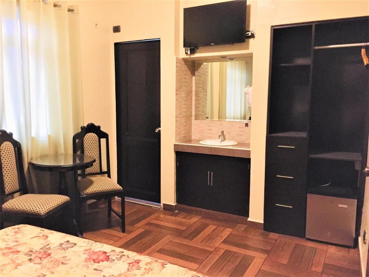 Hostal Carlos Tenaud ลิมา ภายนอก รูปภาพ