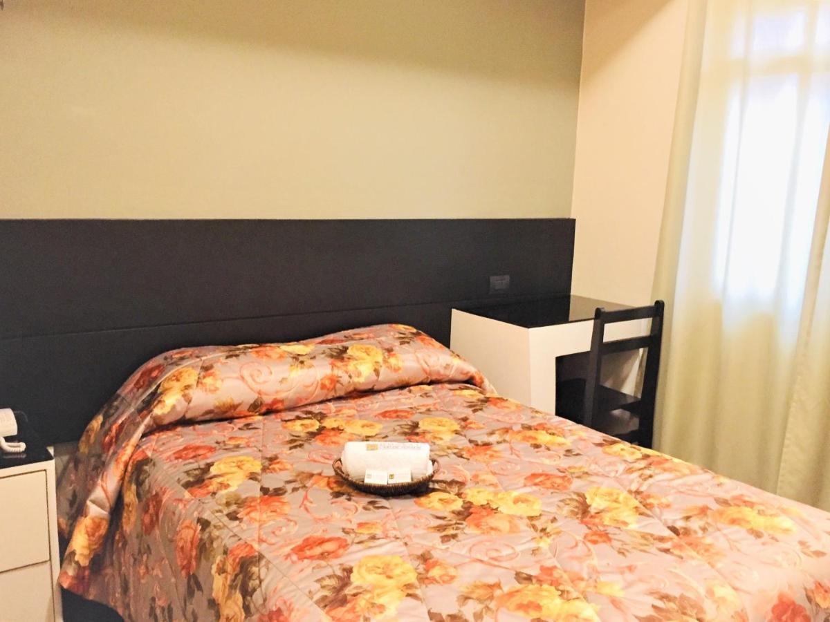 Hostal Carlos Tenaud ลิมา ภายนอก รูปภาพ