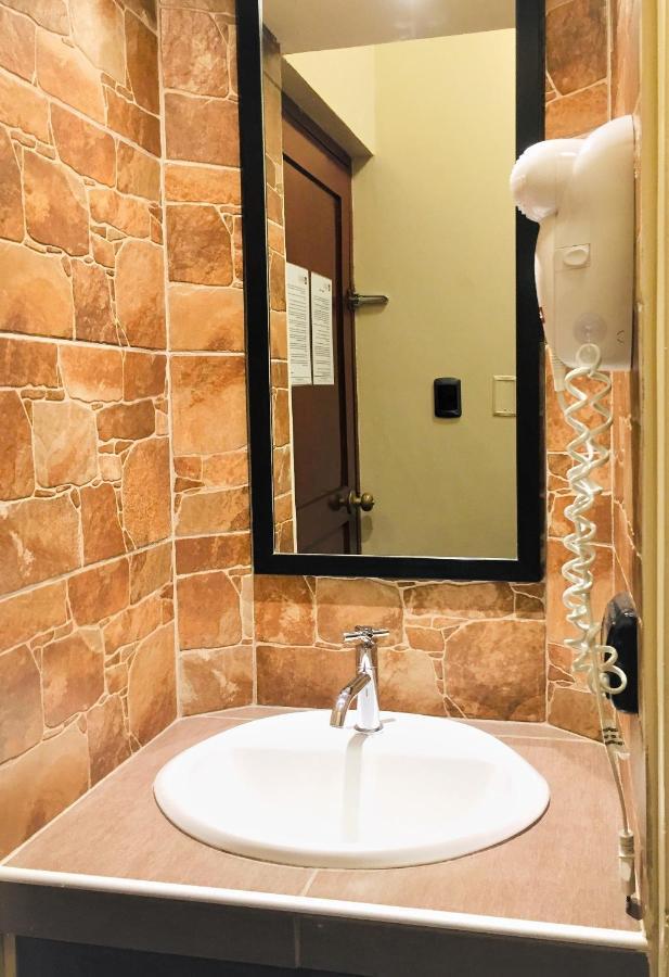 Hostal Carlos Tenaud ลิมา ภายนอก รูปภาพ