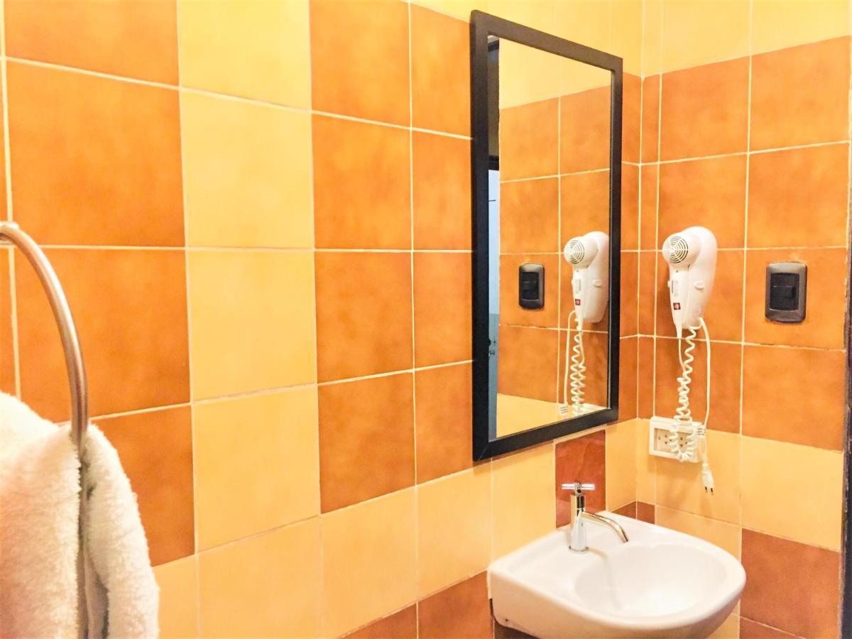 Hostal Carlos Tenaud ลิมา ภายนอก รูปภาพ
