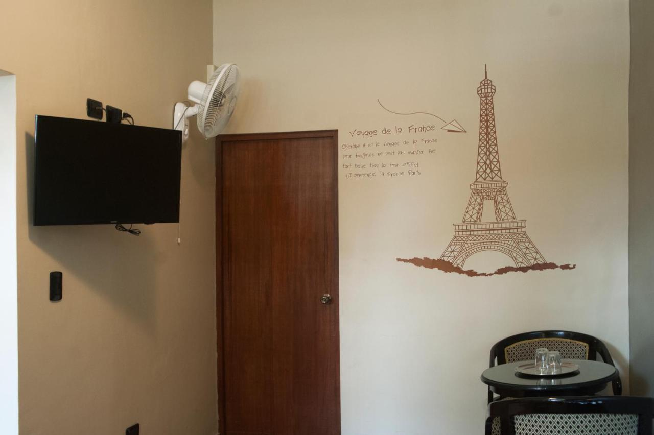 Hostal Carlos Tenaud ลิมา ภายนอก รูปภาพ